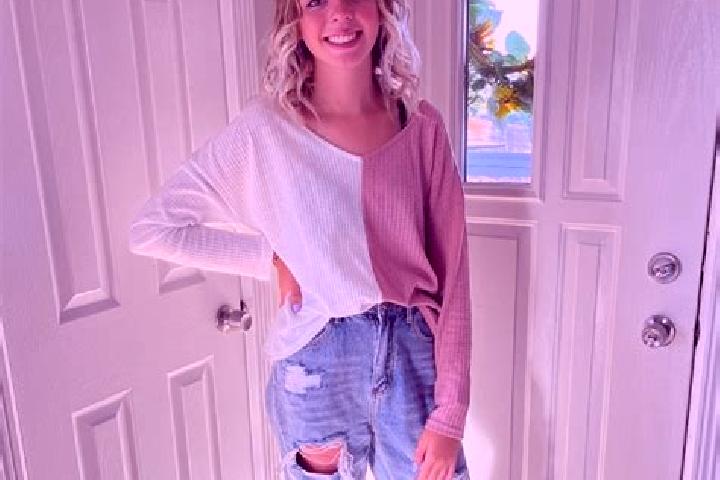 Chloe, 20 — Escort in Altamont, United States