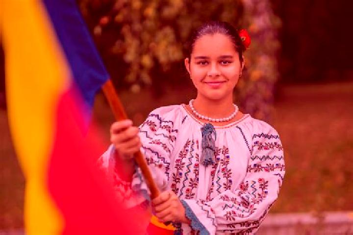 Chloe, 20 — Escort in Apalina, Romania