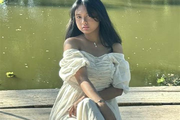 Chloe, 20 — Escort in Buetschwil, Switzerland