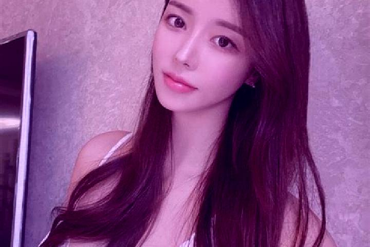 Chloe, 20 — Escort in Framlev, Denmark