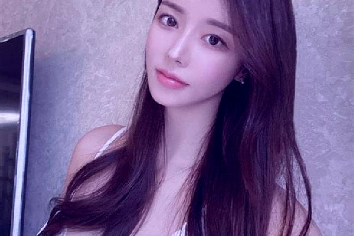 Chloe, 20 — Escort in Katranlik, Turkey