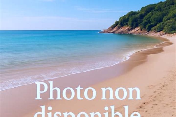 Chloe, 20 — Escort in La Plage, France