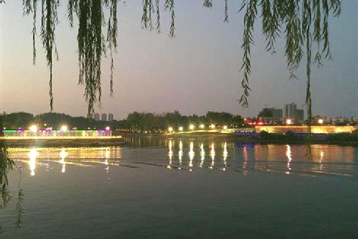 Chloe, 20 — Escort in Luohe, China