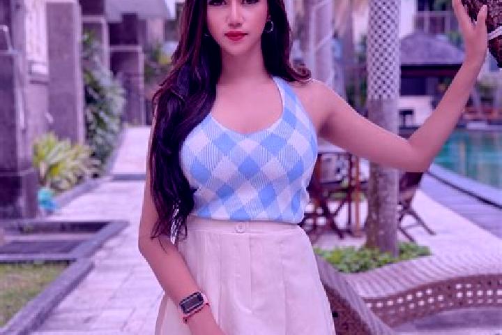 Chloe, 20 — Escort in Minamiarupusu, Japan