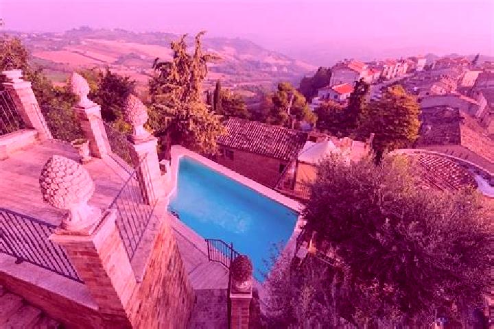 Chloe, 20 — Escort in Petritoli, Italy