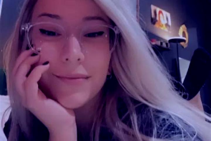Chloe, 21, a blonde amber-eyed ebony companion based in Huevar del Aljarafe. Offering Deep French Kissing, Party Girl, Couples, 69. Available for incall and ...