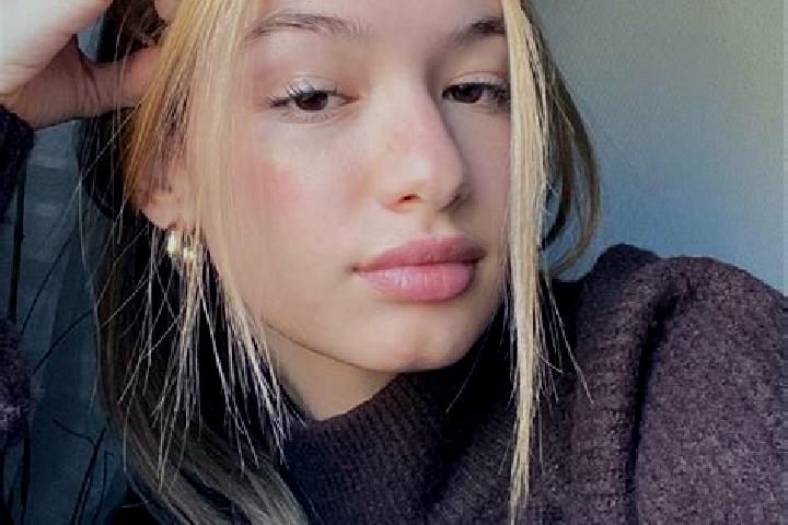 Chloe, 21, a blonde brown-eyed caribbean companion based in Banjar Pangkungkarung Kangin. Offering Striptease, GFE, Dinner Date, Roleplay. Available for inca...