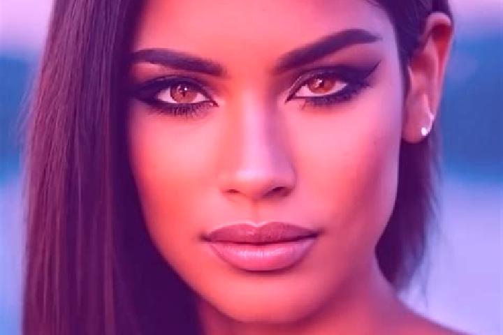 Chloe, 21, a brunette amber-eyed latina companion based in Klenje. Offering Party Girl, Tantra, Deep French Kissing, Striptease, CIM. Available for incall an...