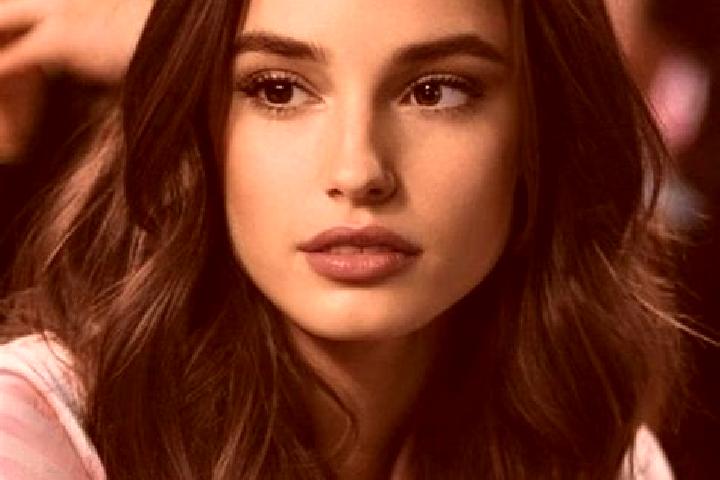 Chloe, 21, a brunette brown-eyed slavic companion based in Broadway. Offering Striptease, 69, Duos, Massage. Available for incall and outcall, day and evenin...
