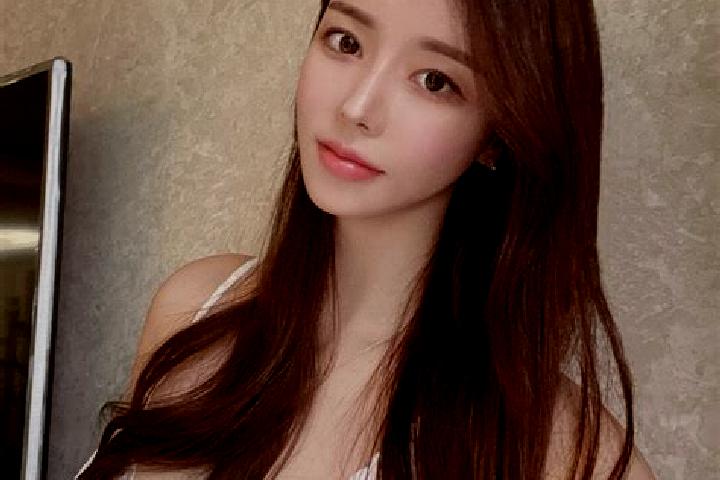 Chloe, 21 — Escort in Baturinskaya, Russia