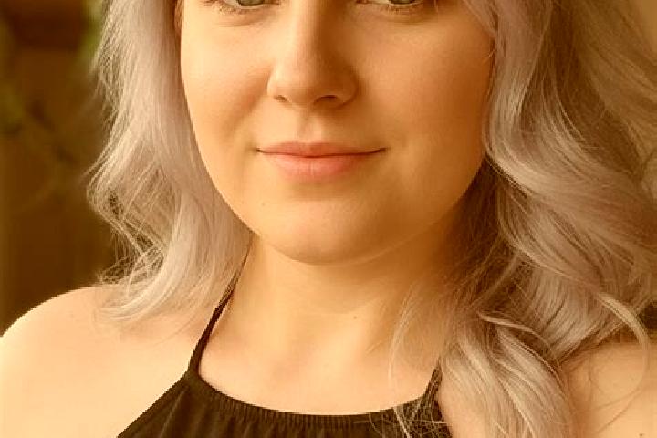 Chloe, 21 — Escort in Giubega, Romania