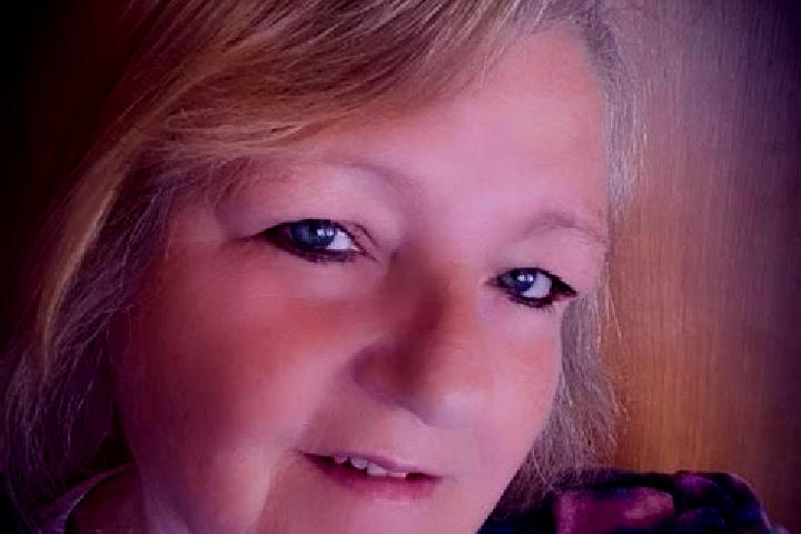 Chloe, 21 — Escort in Hydesville, United States