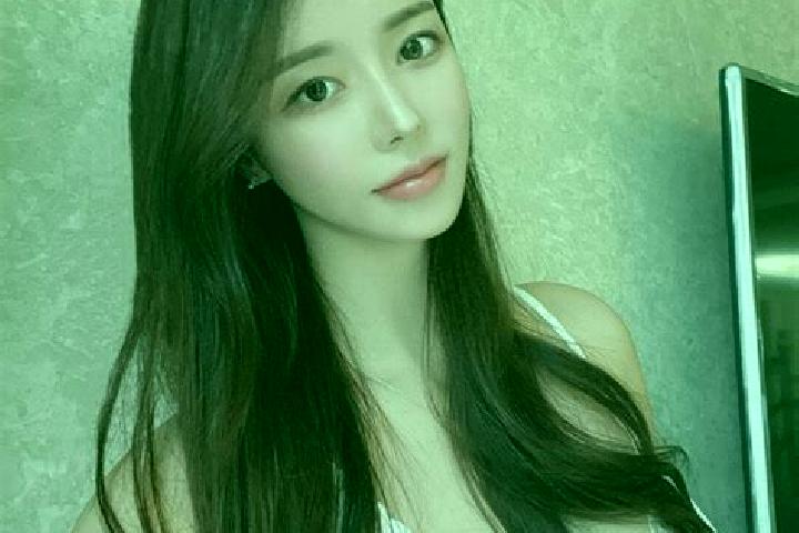 Chloe, 21 — Escort in Monigou, China
