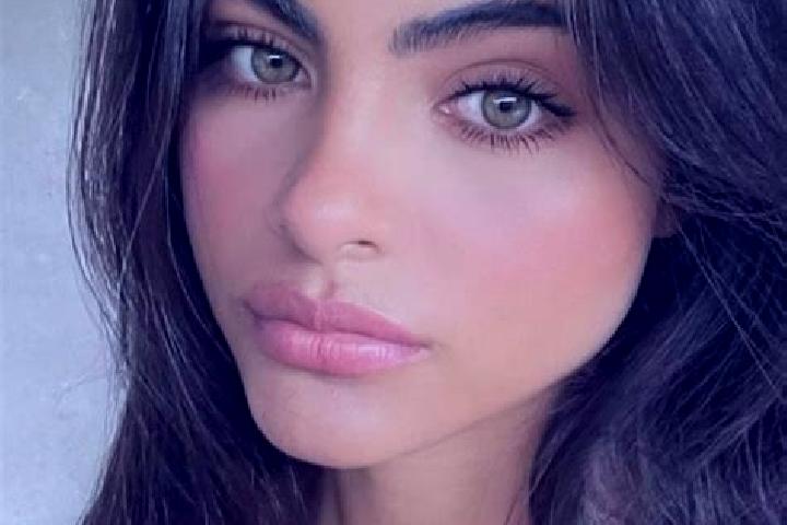 Chloe, 22, a chestnut hazel-eyed indian companion based in Esenyurt. Offering Domination, Prostate Massage, Deep French Kissing, Party Girl, Girlfriend Exper...