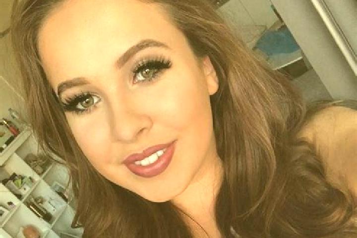 Chloe, 22, a dark blonde amber-eyed latina companion based in Toledo. Offering A-Level, Deep French Kissing, CIM, Massage. Available for incall and outcall, ...