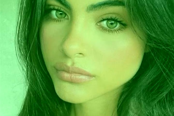 Chloe, 22, a red dark-eyed indian companion based in Targu Ocna. Offering Tantra, Striptease, Prostate Massage. Available for incall and outcall, overnight b...