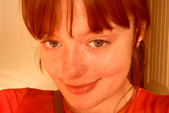 Chloe, 22, a red green-eyed european companion based in Warten. Offering Deep French Kissing, Erotic Massage, 69. Available for incall and outcall, overnight...
