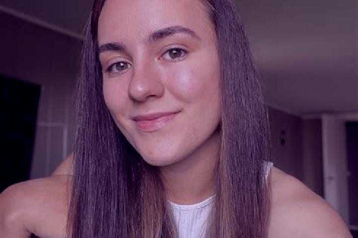 Chloe, 22 — Escort in Akrehamn, Norway
