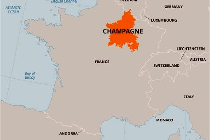 Chloe, 22 — Escort in Domfront-en-Champagne, France