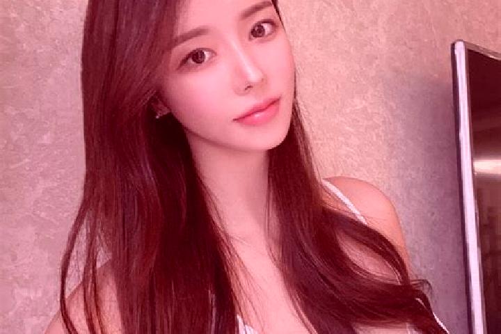Chloe, 22 — Escort in Kuanfatu, Indonesia
