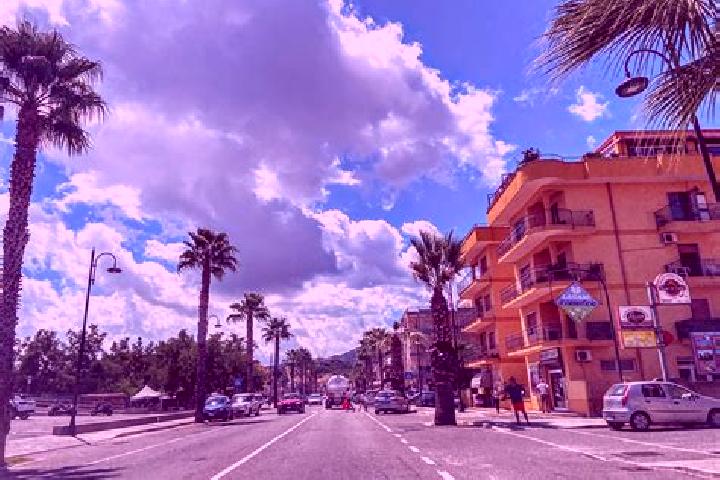 Chloe, 22 — Escort in Marina di Davoli, Italy
