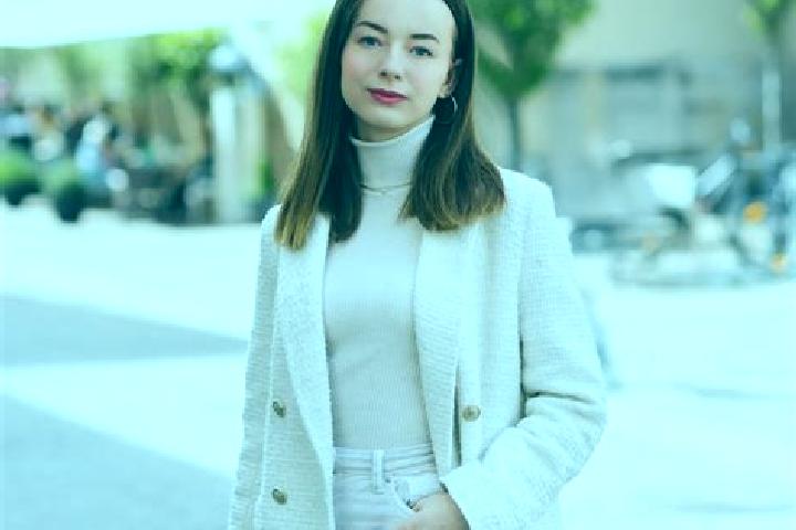 Chloe, 22 — Escort in Schaffen, Belgium