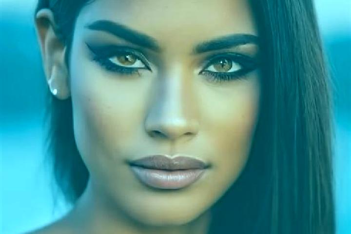 Chloe, 23, a auburn dark-eyed latina companion based in Dolynske. Offering Dinner Date, Overnight, 69. Available for incall and outcall, overnight bookings a...