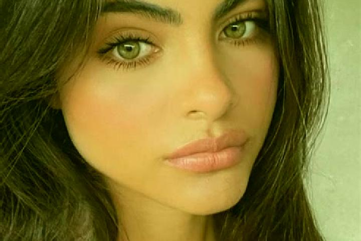 Chloe, 23, a black dark-eyed middle eastern companion based in Monreal. Offering CIM, Striptease, 69. Available for incall and outcall, day and evening dates.
