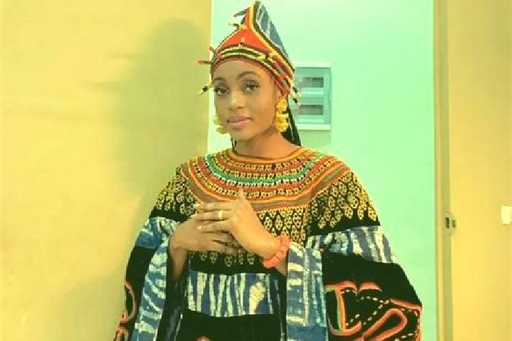 Chloe, 23 — Escort in Dschang, Cameroon