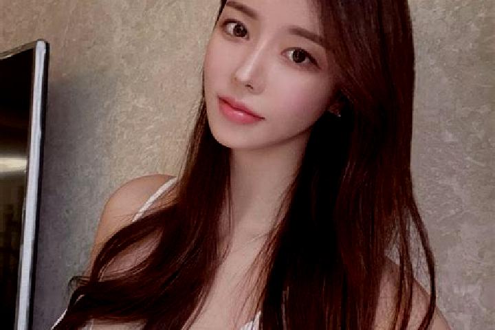 Chloe, 23 — Escort in Jinggou, China