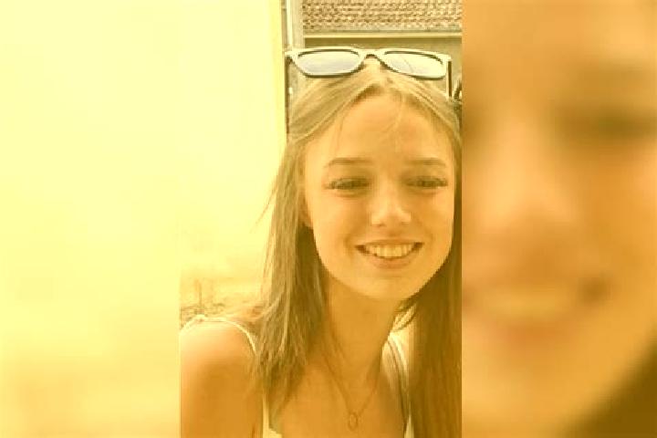 Chloe, 23 — Escort in La Plaine, France