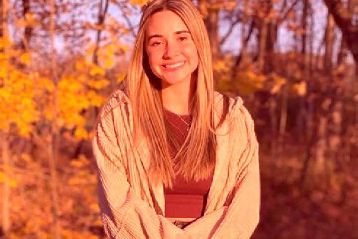 Chloe, 23 — Escort in Palatine, United States