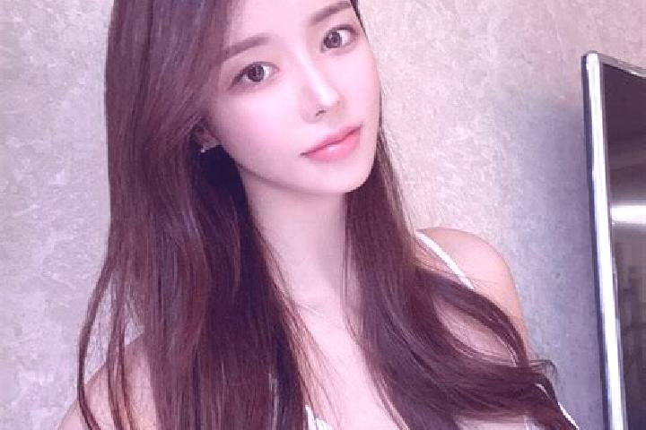 Chloe, 23 — Escort in Recobanteng, Indonesia