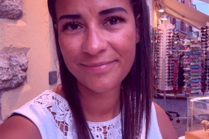 Chloe, 23 — Escort in Rhaunen, Germany