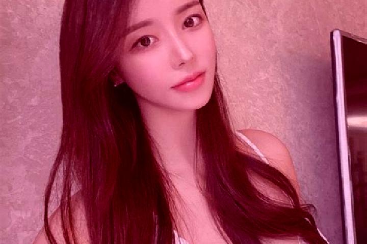 Chloe, 23 — Escort in Timur, Indonesia