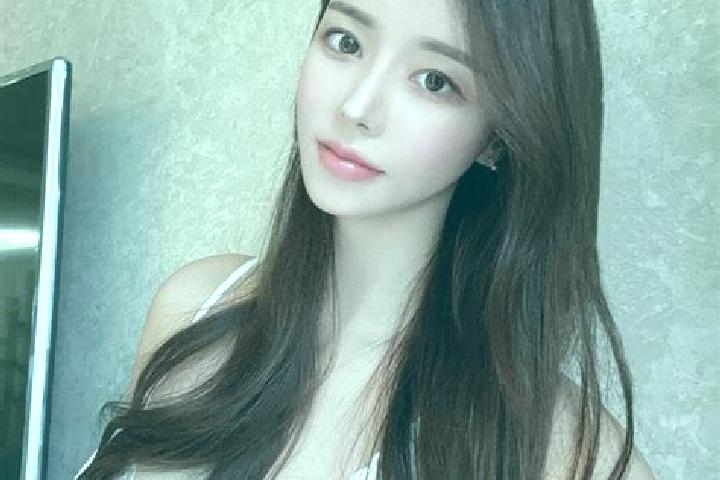 Chloe, 23 — Escort in Wangong, China