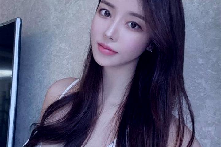 Chloe, 23 — Escort in Xiongbei, China