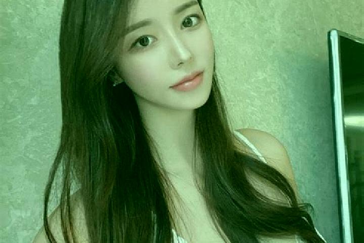 Chloe, 23 — Escort in Yantongshan, China