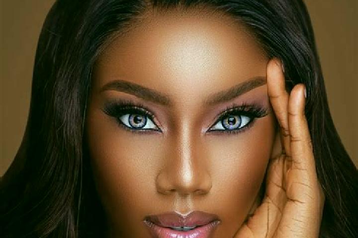 Chloe, 24, a auburn blue-eyed ebony companion based in Strombeek-Bever. Offering Deep French Kissing, Tantra, Domination, 69. Available for incall and outcal...
