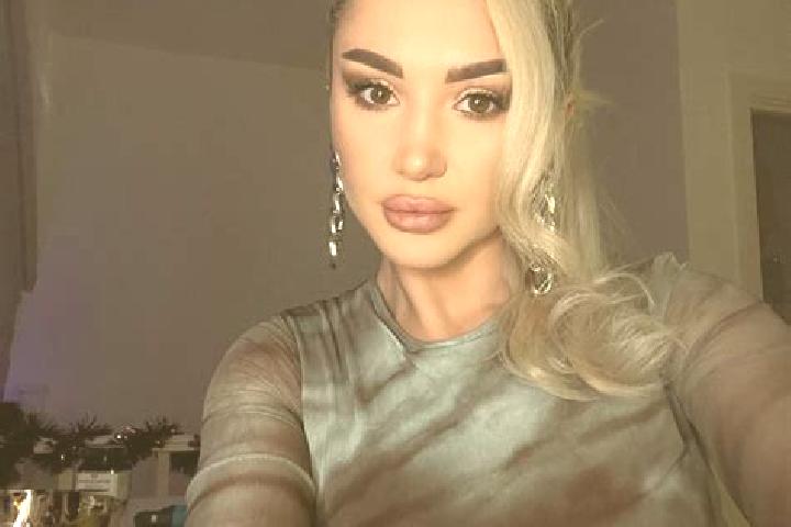 Chloe, 24, a blonde amber-eyed mediterranean companion based in Athens. Offering GFE, Striptease, Dinner Date, Duos, Travel Companion. Available for incall a...