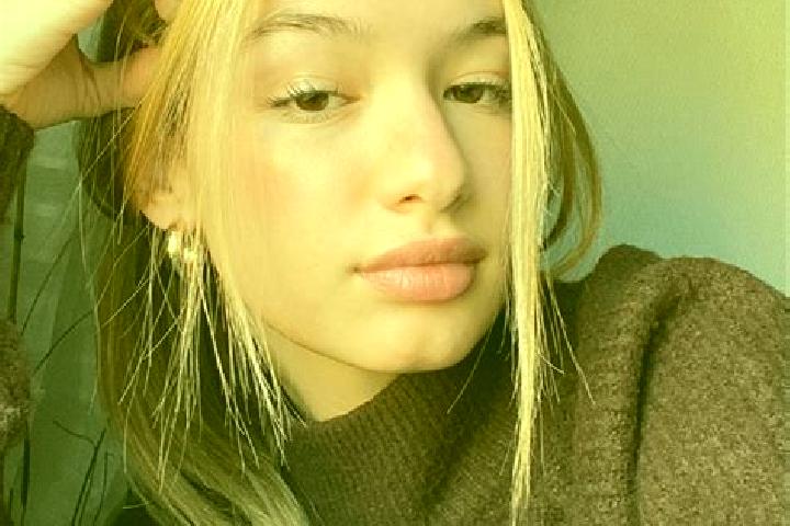 Chloe, 24, a blonde brown-eyed indian companion based in Vogani. Offering Domination, Tantra, Travel Companion. Available for incall and outcall, day and eve...