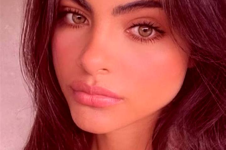 Chloe, 24, a brunette grey-eyed middle eastern companion based in Brooks. Offering Couples, A-Level, Tantra, 69, Massage. Available for incall and outcall, o...