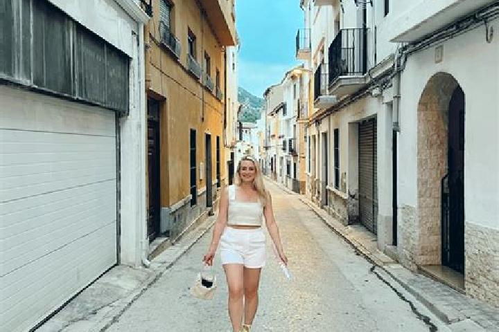 Chloe, 24 — Escort in Bunol, Spain