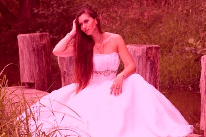 Chloe, 24 — Escort in Kamenicky, Czech Republic