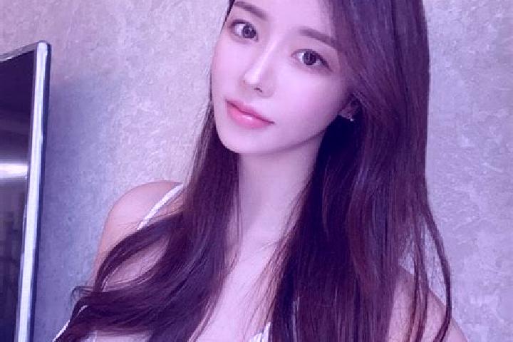 Chloe, 24 — Escort in Laoshawan, China