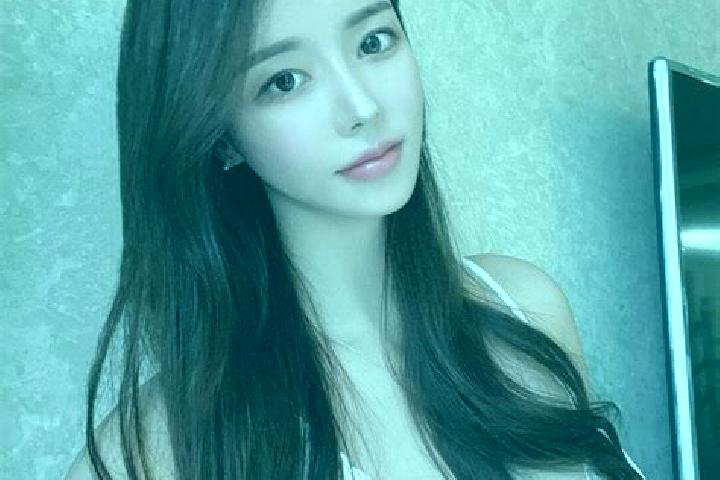 Chloe, 24 — Escort in Luoqiaocun, China