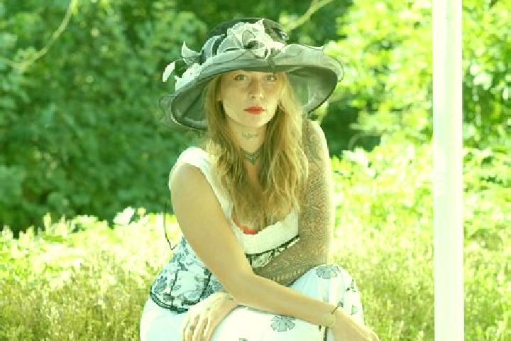 Chloe, 24 — Escort in Pouydesseaux, France