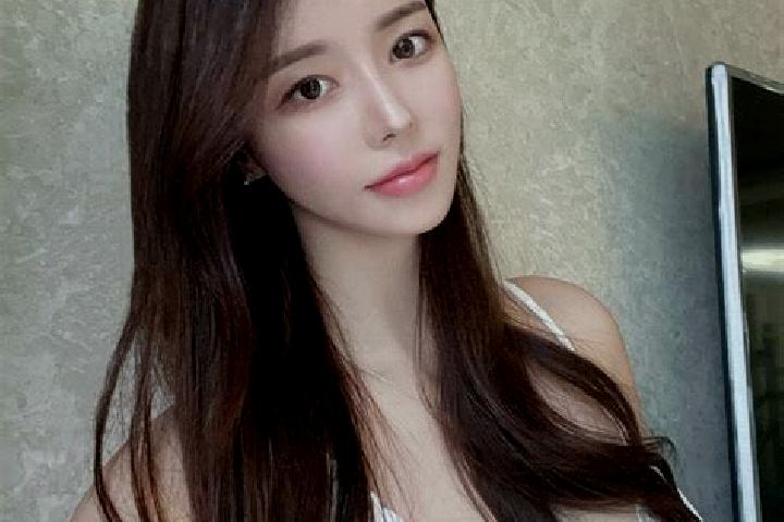 Chloe, 24 — Escort in Prusy-Boskuvky, Czech Republic