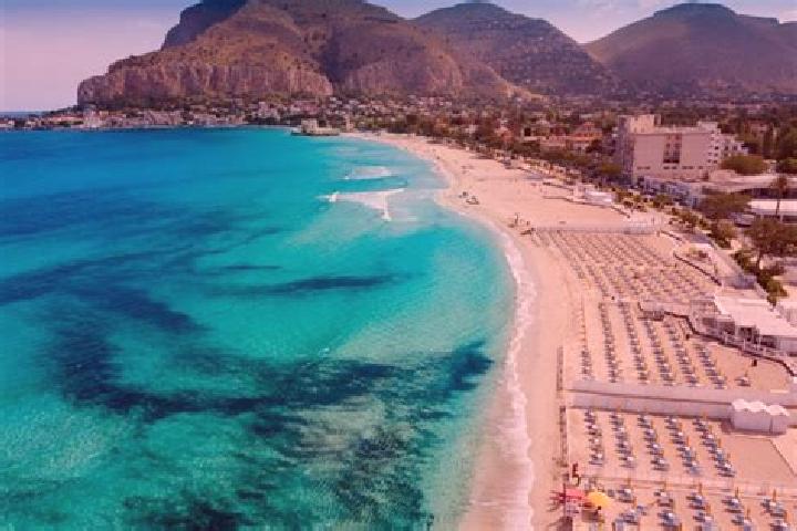 Chloe, 24 — Escort in Santa Venerina, Italy