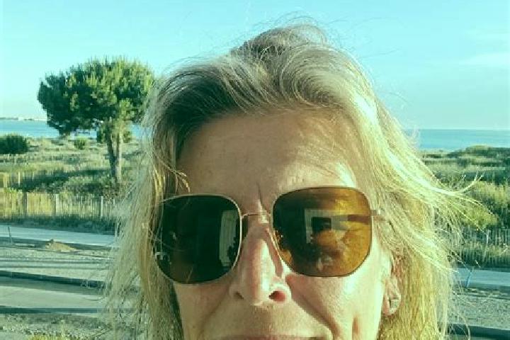 Chloe, 24 — Escort in Saulx, France